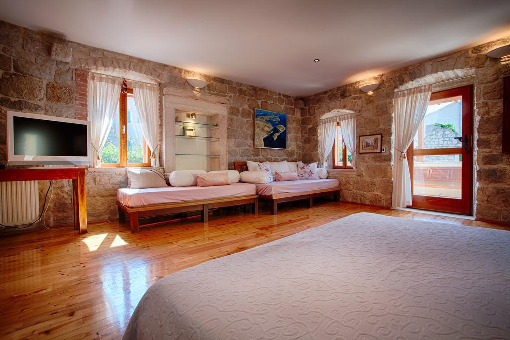 Villa Alma Island Vis